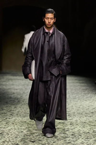Look 7